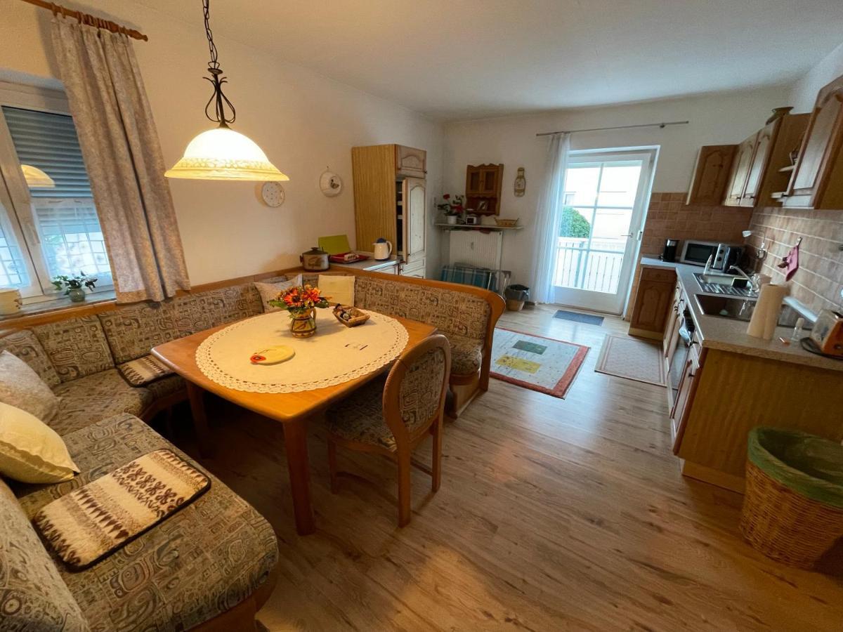Schoene Ferienwohnung In Bahnhofsnaehe Fuer Urlaub, Studium Oder Arbeit Deggendorf Bagian luar foto