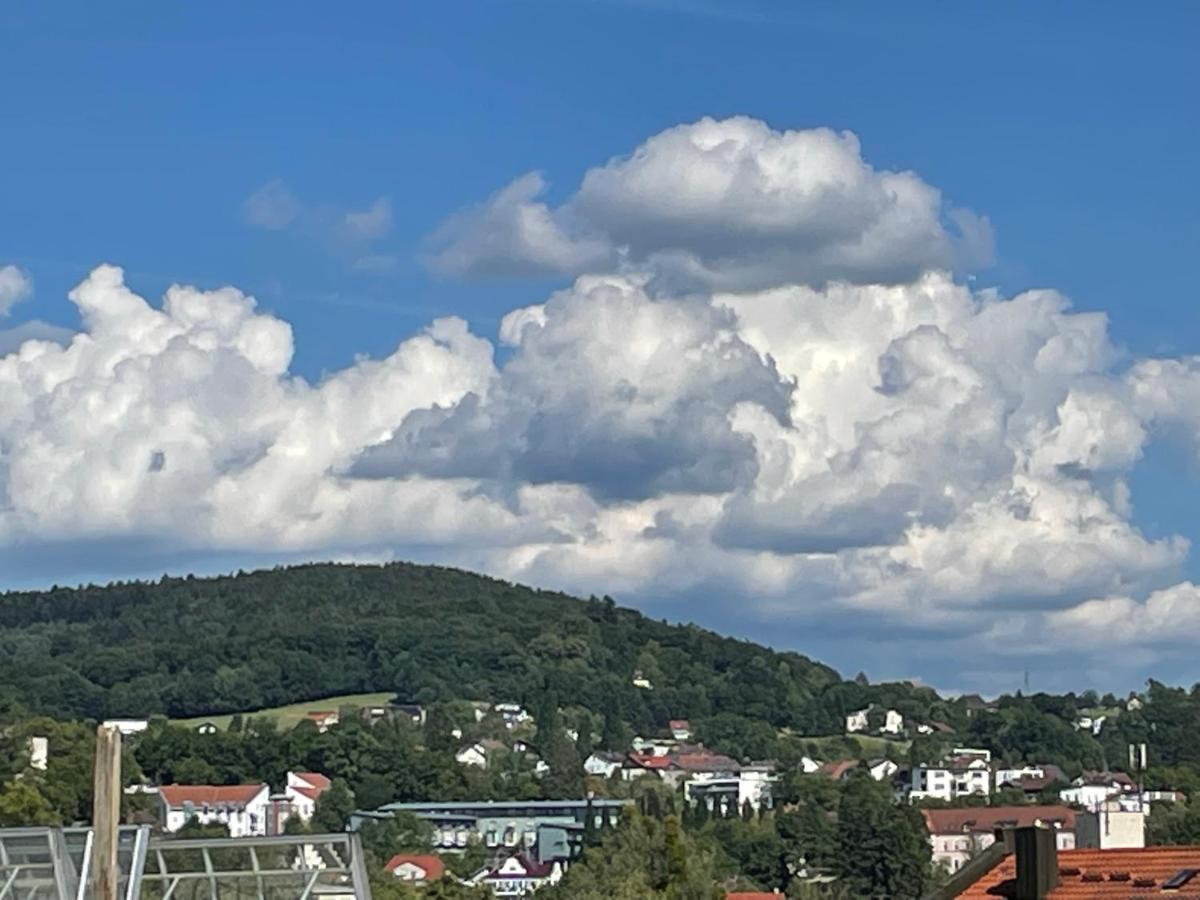 Schoene Ferienwohnung In Bahnhofsnaehe Fuer Urlaub, Studium Oder Arbeit Deggendorf Bagian luar foto