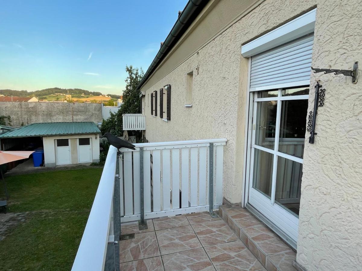Schoene Ferienwohnung In Bahnhofsnaehe Fuer Urlaub, Studium Oder Arbeit Deggendorf Bagian luar foto