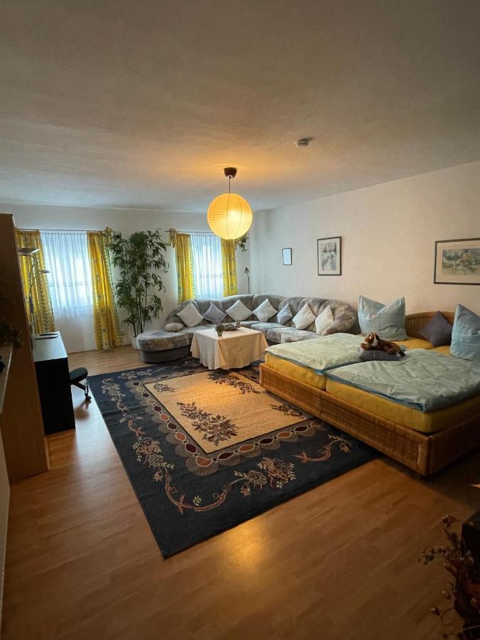 Schoene Ferienwohnung In Bahnhofsnaehe Fuer Urlaub, Studium Oder Arbeit Deggendorf Bagian luar foto