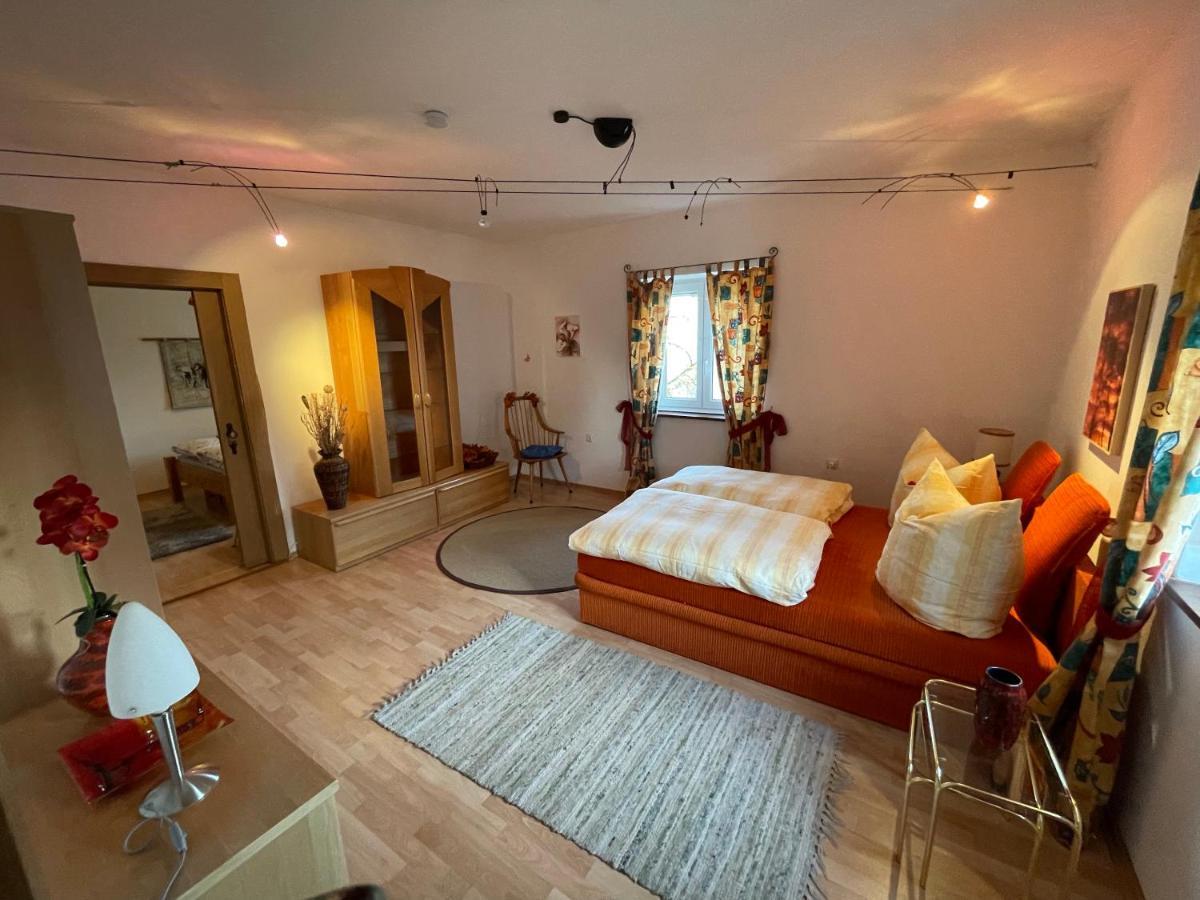 Schoene Ferienwohnung In Bahnhofsnaehe Fuer Urlaub, Studium Oder Arbeit Deggendorf Bagian luar foto