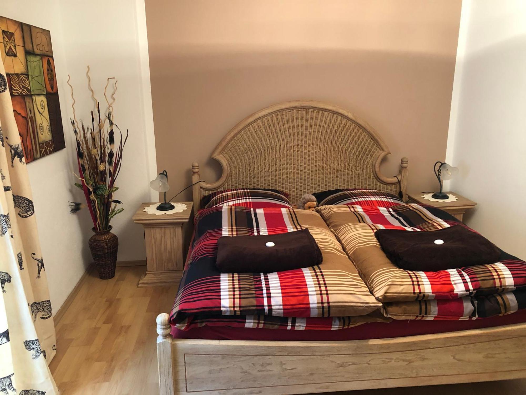 Schoene Ferienwohnung In Bahnhofsnaehe Fuer Urlaub, Studium Oder Arbeit Deggendorf Bagian luar foto