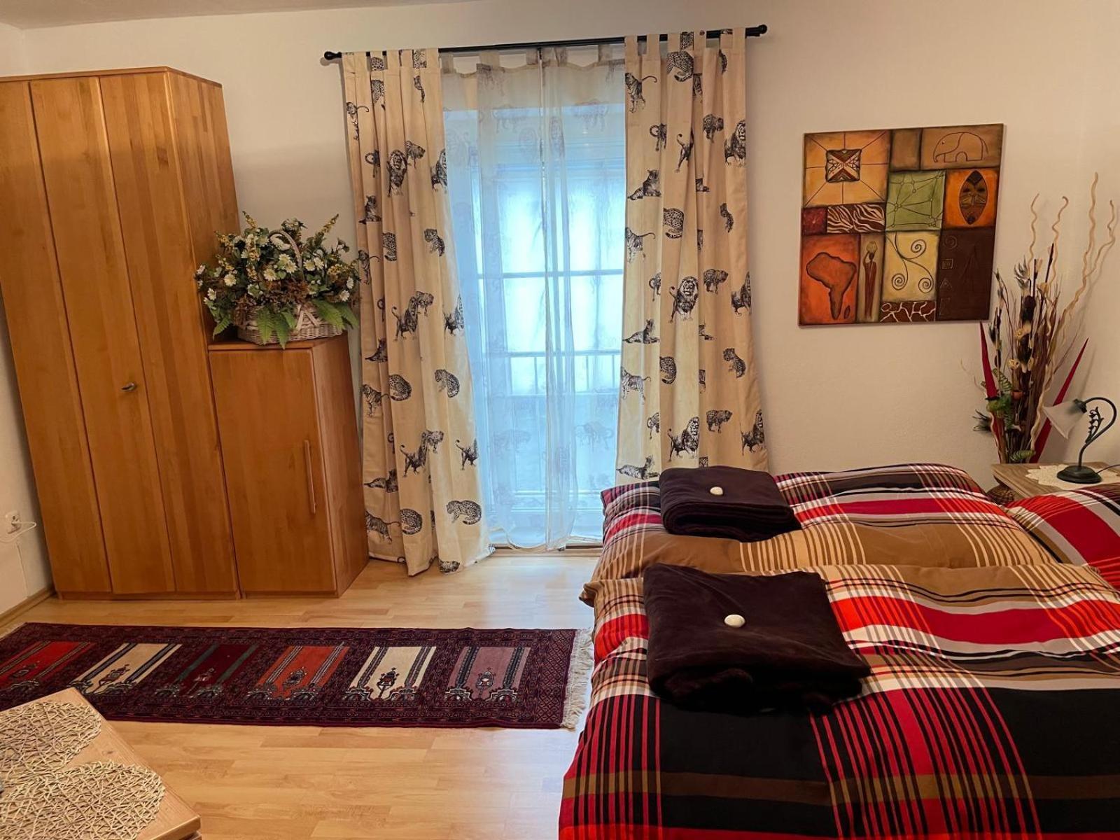 Schoene Ferienwohnung In Bahnhofsnaehe Fuer Urlaub, Studium Oder Arbeit Deggendorf Bagian luar foto