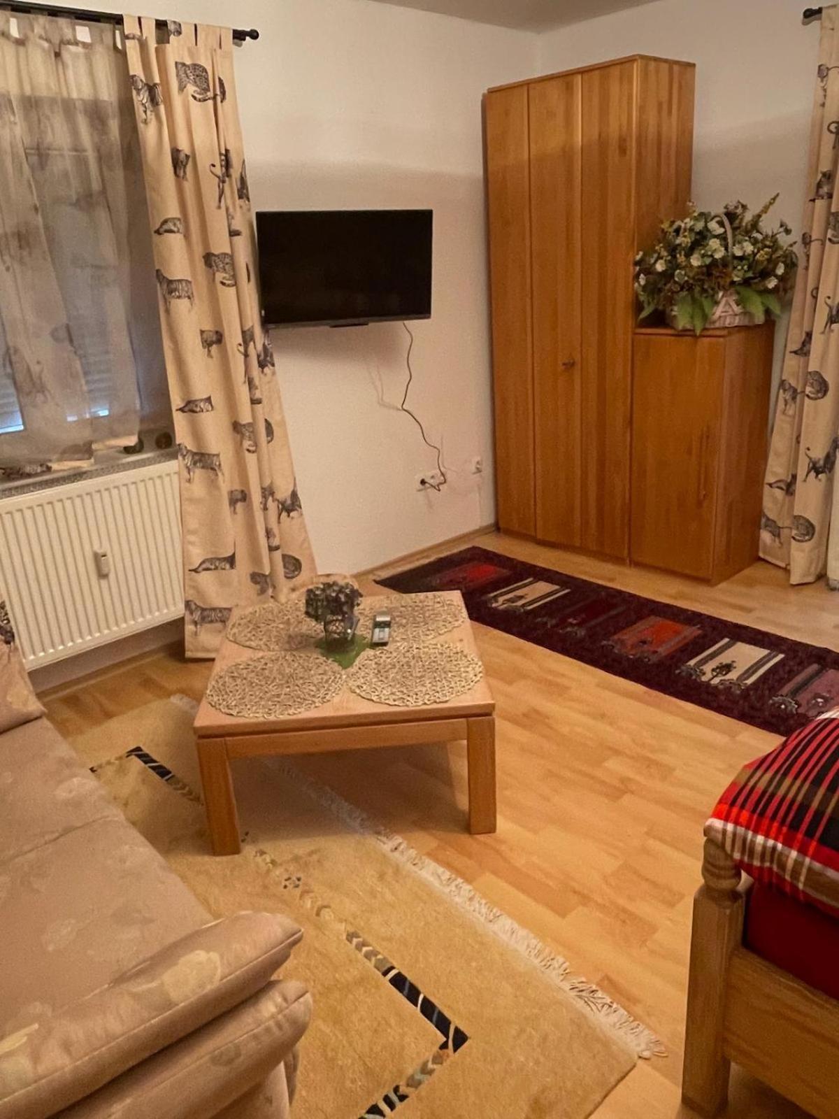 Schoene Ferienwohnung In Bahnhofsnaehe Fuer Urlaub, Studium Oder Arbeit Deggendorf Bagian luar foto