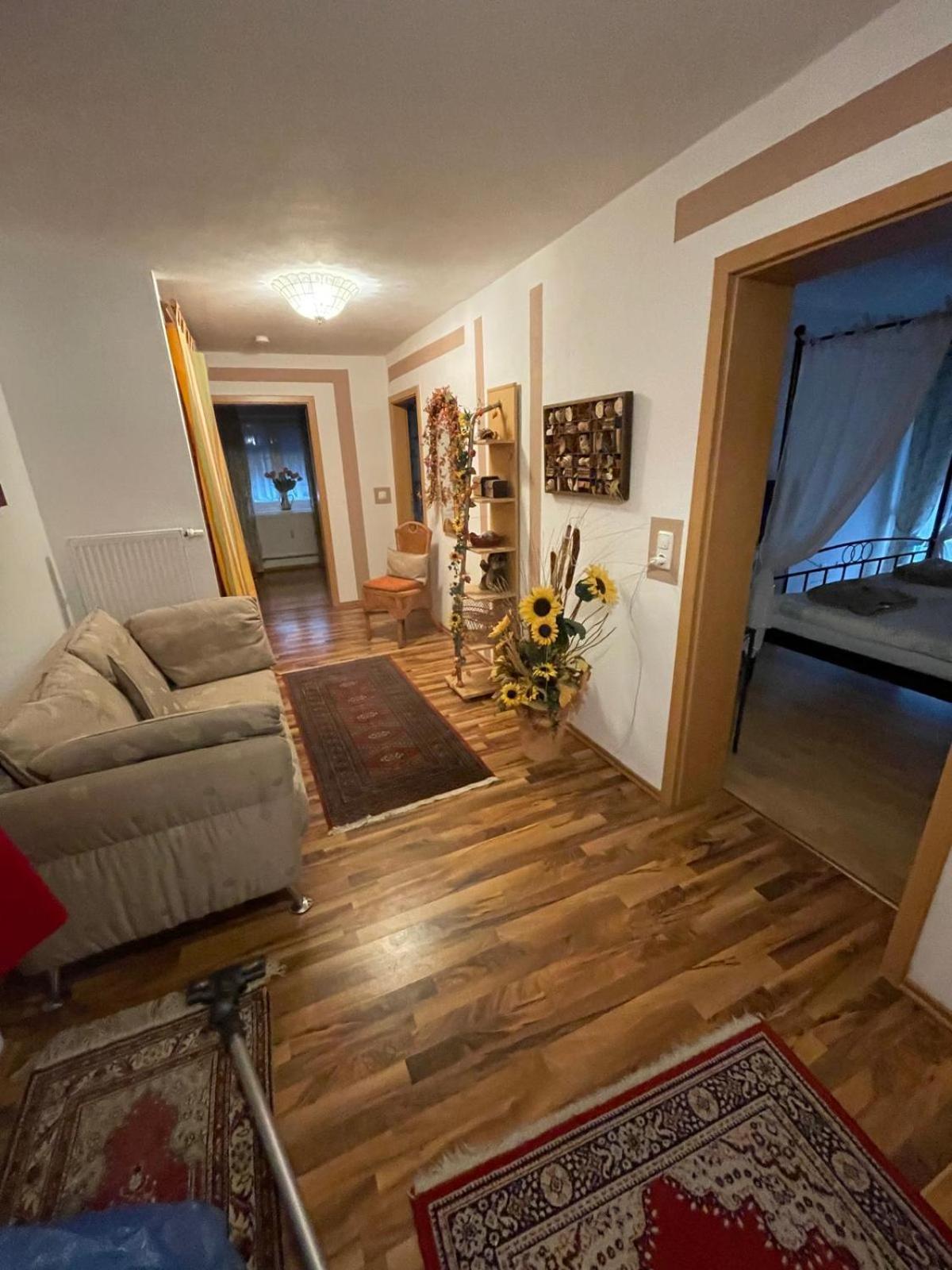 Schoene Ferienwohnung In Bahnhofsnaehe Fuer Urlaub, Studium Oder Arbeit Deggendorf Bagian luar foto