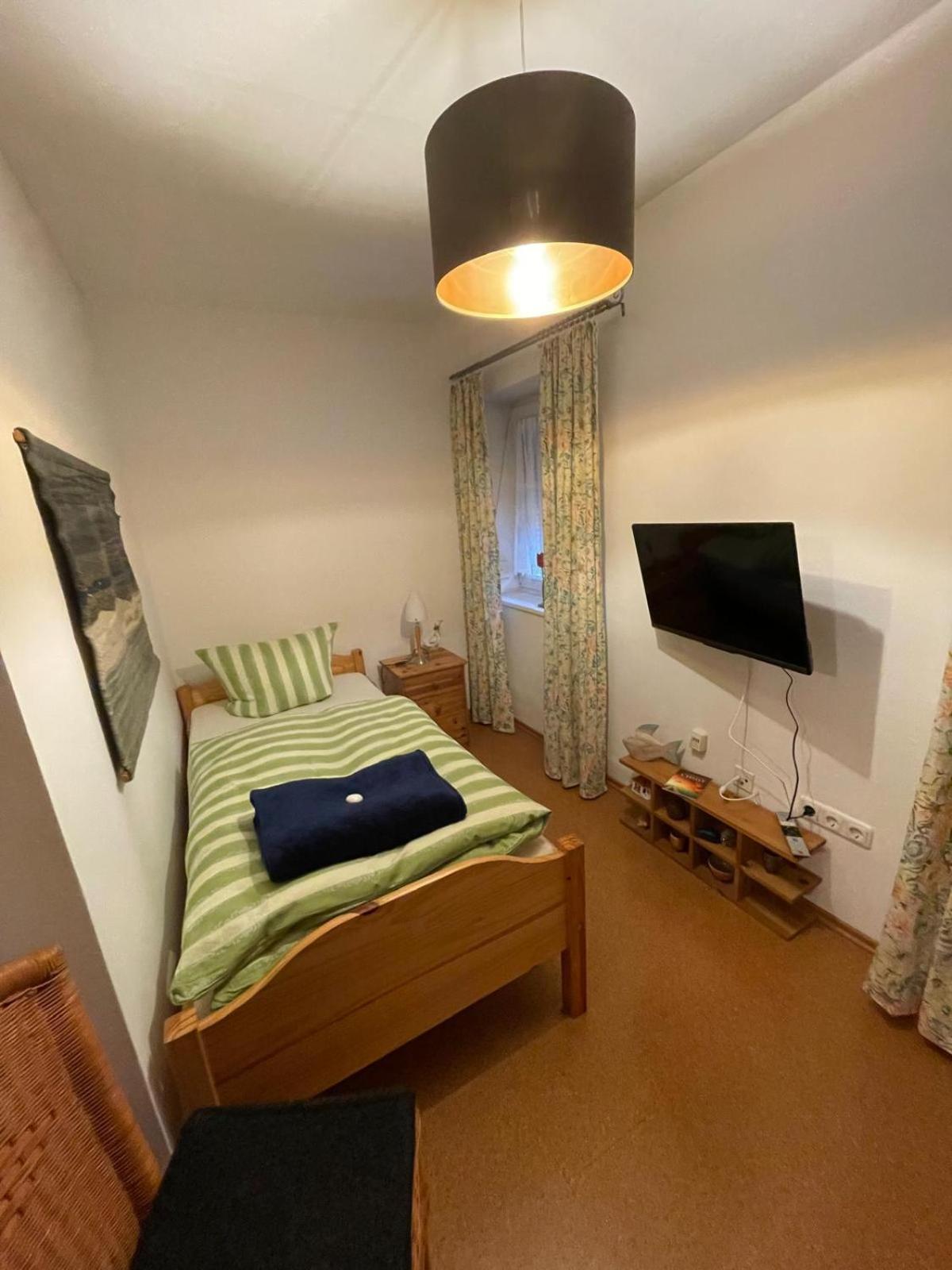 Schoene Ferienwohnung In Bahnhofsnaehe Fuer Urlaub, Studium Oder Arbeit Deggendorf Bagian luar foto