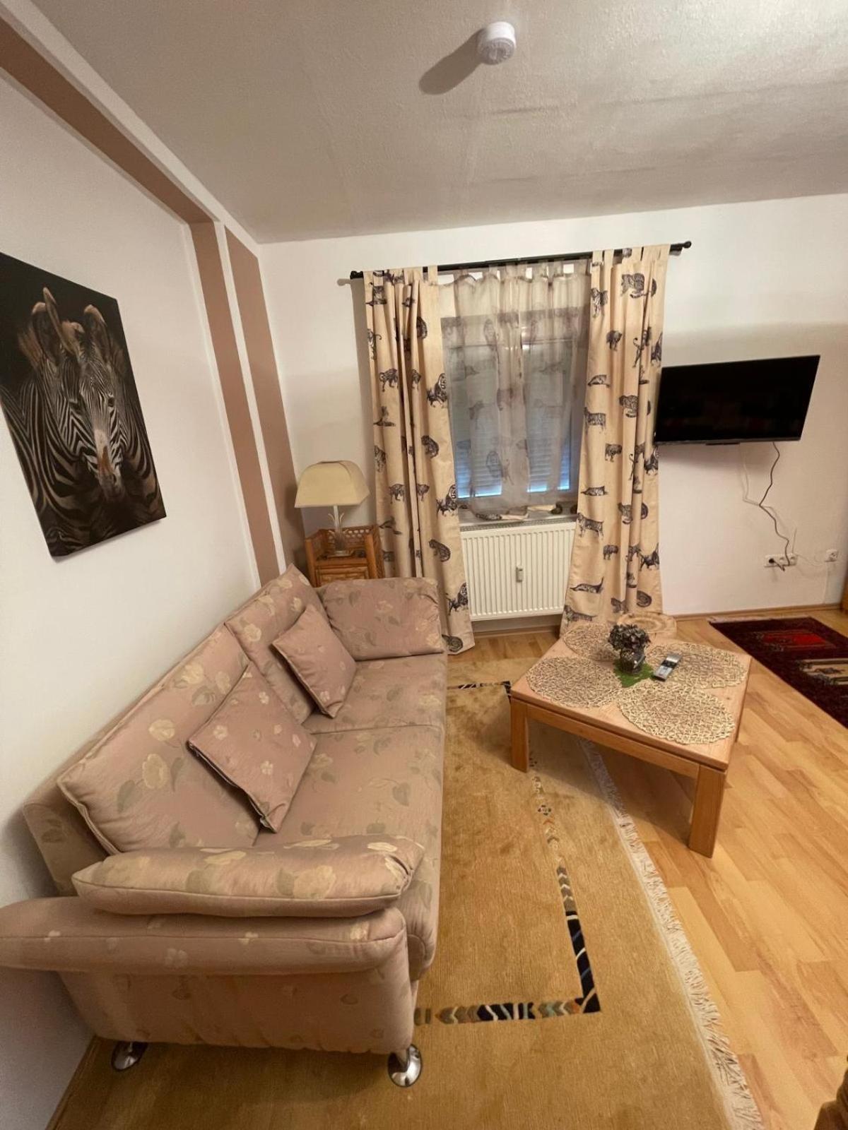 Schoene Ferienwohnung In Bahnhofsnaehe Fuer Urlaub, Studium Oder Arbeit Deggendorf Bagian luar foto
