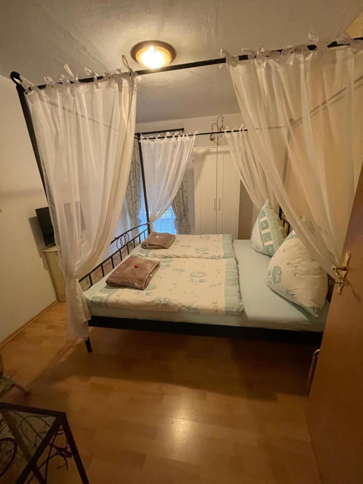 Schoene Ferienwohnung In Bahnhofsnaehe Fuer Urlaub, Studium Oder Arbeit Deggendorf Bagian luar foto