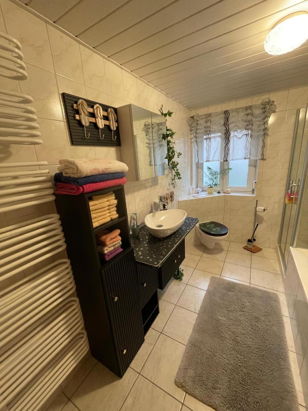 Schoene Ferienwohnung In Bahnhofsnaehe Fuer Urlaub, Studium Oder Arbeit Deggendorf Bagian luar foto