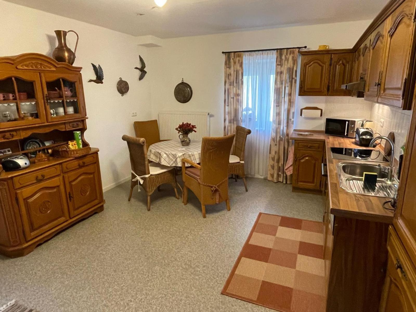 Schoene Ferienwohnung In Bahnhofsnaehe Fuer Urlaub, Studium Oder Arbeit Deggendorf Bagian luar foto