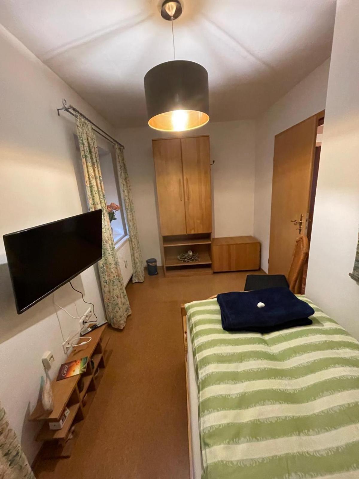 Schoene Ferienwohnung In Bahnhofsnaehe Fuer Urlaub, Studium Oder Arbeit Deggendorf Bagian luar foto